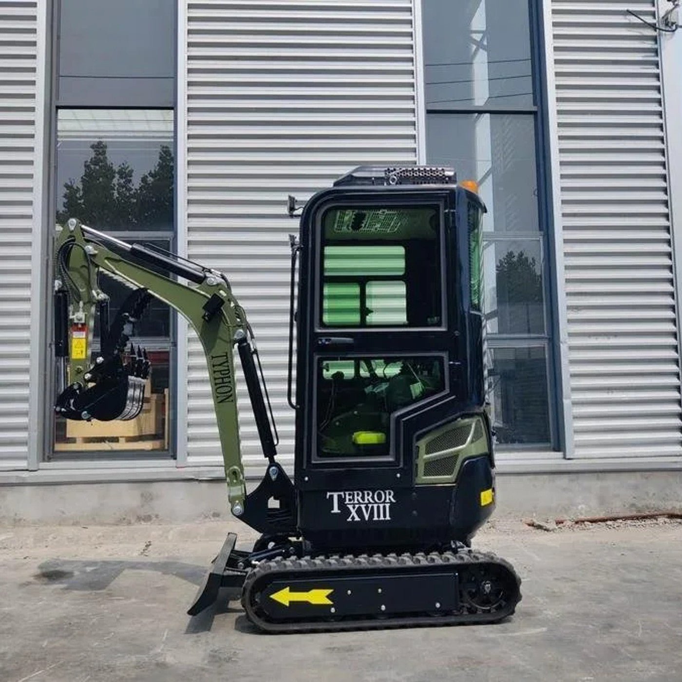 riggmont-35654-file_70c0bdb8-fe16-4dfd-a84d-e663bb0286a0 Green TYPHON TERROR XVIII Prestige 2 Ton Mini Excavator KUBOTA Diesel Engine USA - Image 1